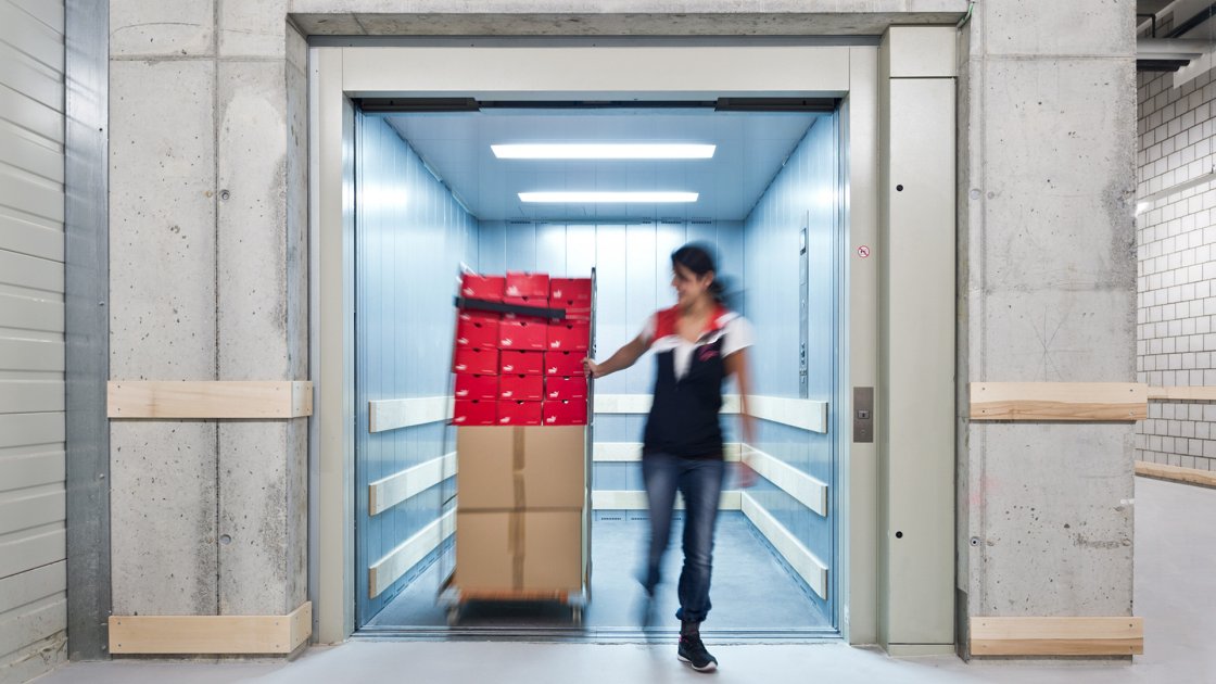 Schindler 2400 - The high traffic lift | Schindler UK