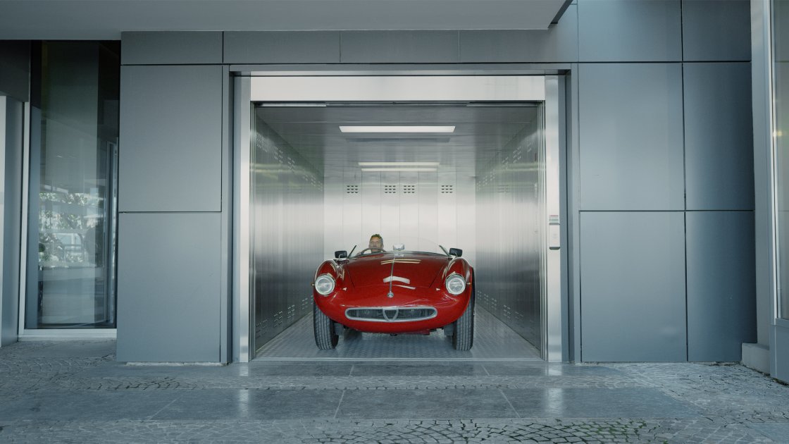 Freight & other lifts - Moving goods and more | Schindler UK